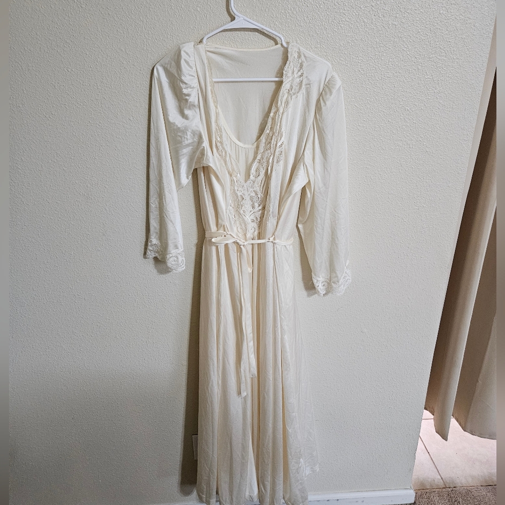 Olga Vintage Rare Cream Nightgown With Robe - Picture 2 of 15